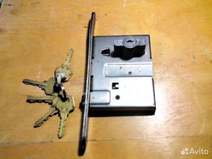 Врезной замок