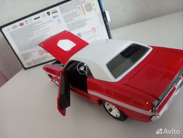 Модель Dodge Challenger R/T '70 1/24 Maisto