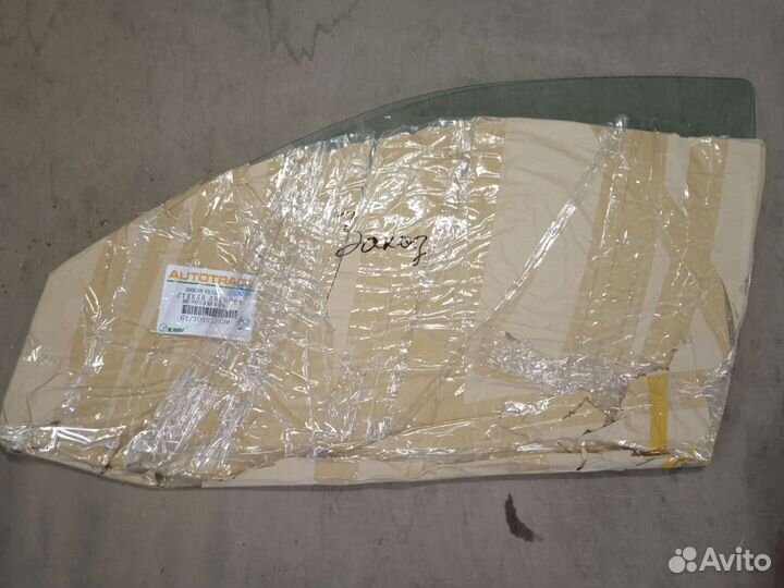 Dodge intrepid Стекло переднее левое