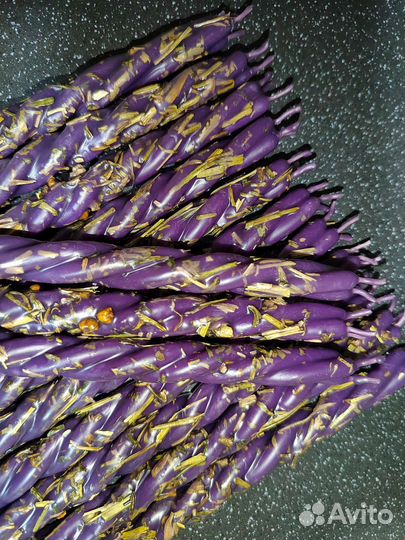 Фиолетовая скрутка, свеча, восковые свечи