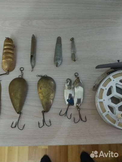 Катушка с блеснами