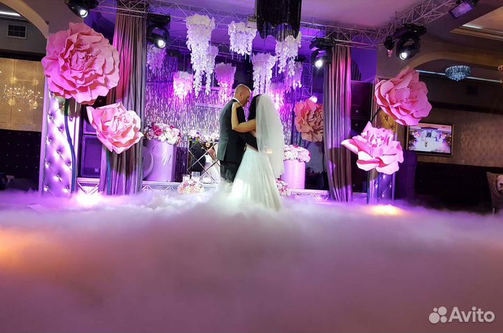 Тяжелый дым на первый танец молодых