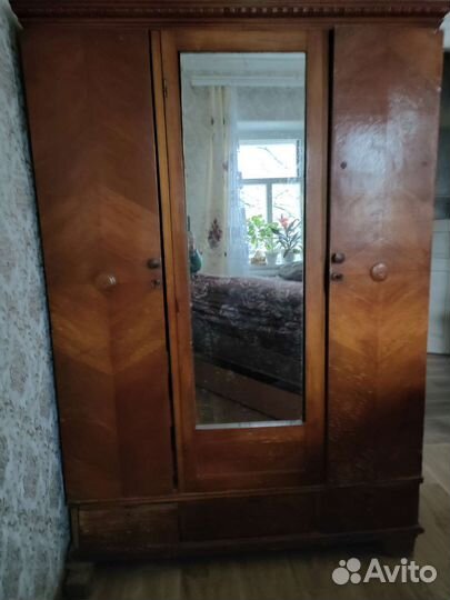 Шкаф старинный