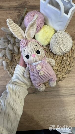 Вязаные игрушки зайка