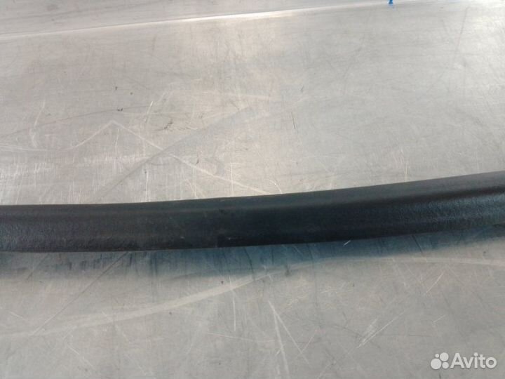 Уплотнитель двери передней правой Volkswagen