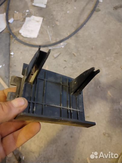 Кронштейн переднего бампера рено сценик 1