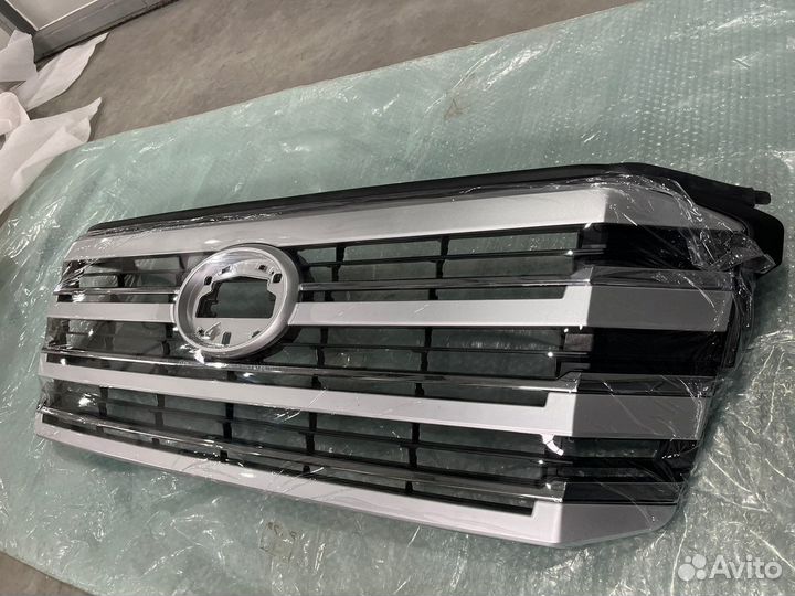 Решетка радиатора Toyota Land Cruiser 300
