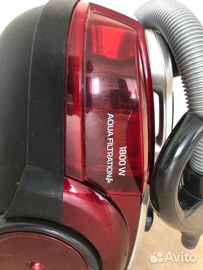 Пылесос Vitek с аквафильтром