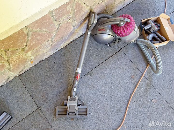 Пылесос Dyson dc52