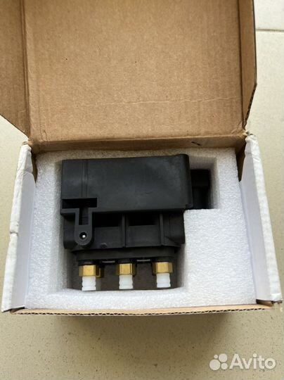 Блок клапанов пневмоподвески audi Q7