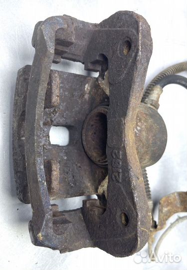 Мицубиси Галант Суппорт передний Лев