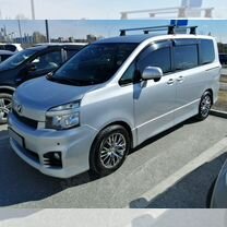 Toyota Voxy 2.0 CVT, 2010, 315 000 км, с пробегом, цена 1 550 000 руб.