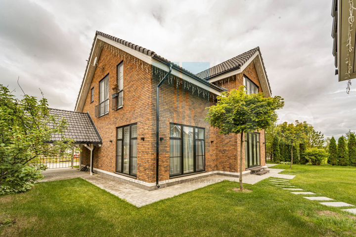 Коттедж 120 м² на участке 6 сот.