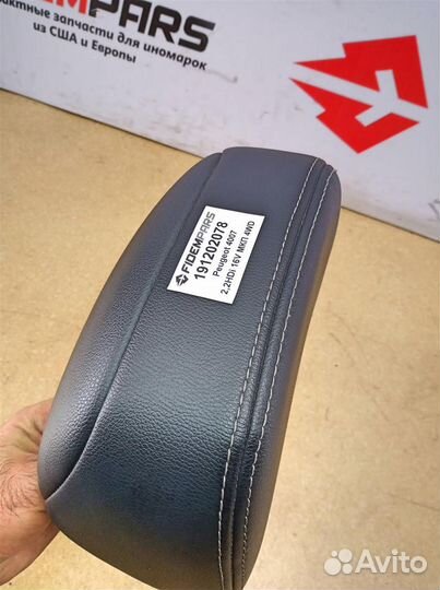 Подголовник заднего сиденья Peugeot 4007