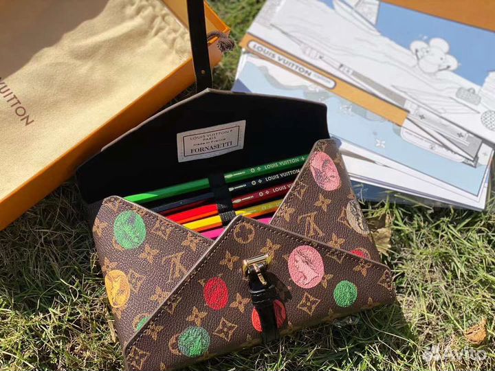 Набор цветных карандашей louis vuitton