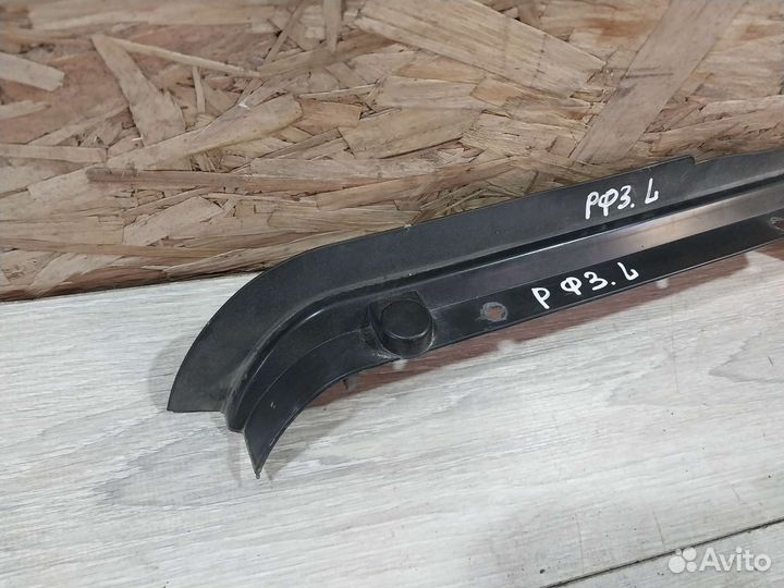 Накладка пыльник левого крыла Renault Fluence