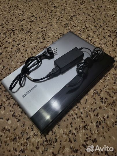 Ноутбук Samsung 305E