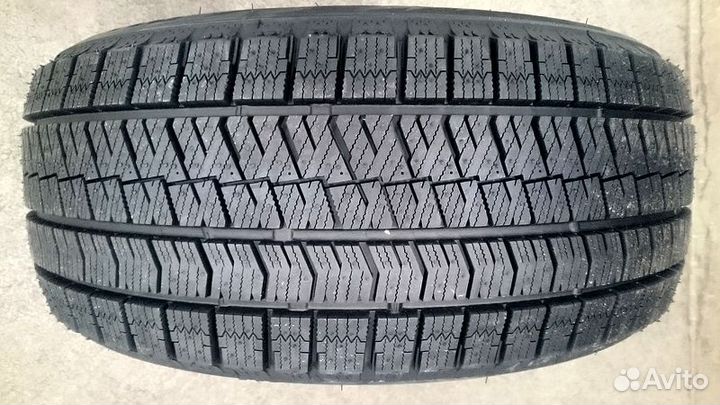 Bridgestone Blizzak Ice 225/50 R17 98T