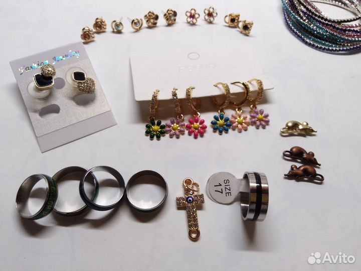 Бижутерия : кольца, серьги, браслеты