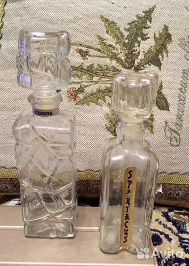 Пустые флаконы и коробки от парфюма