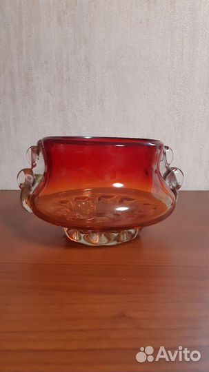 Рюмки, тарелки, чашки, ваза