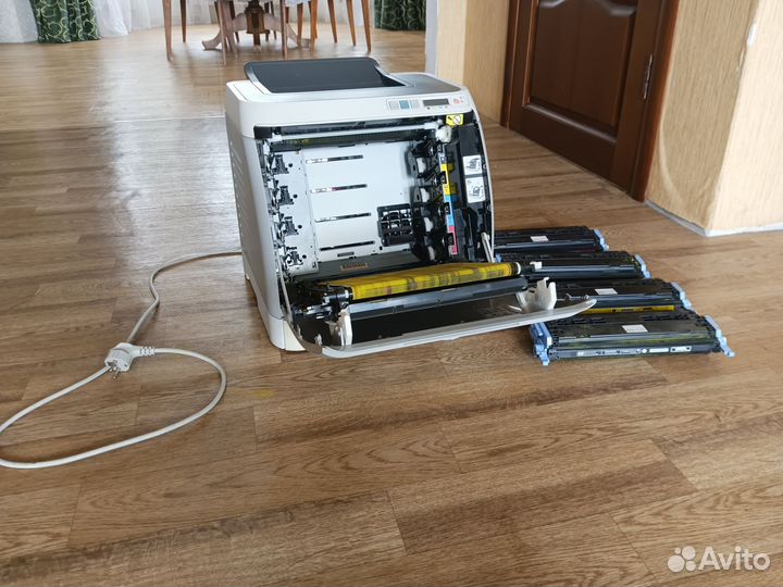 Принтер цветной HP Color LaserJet 2600n