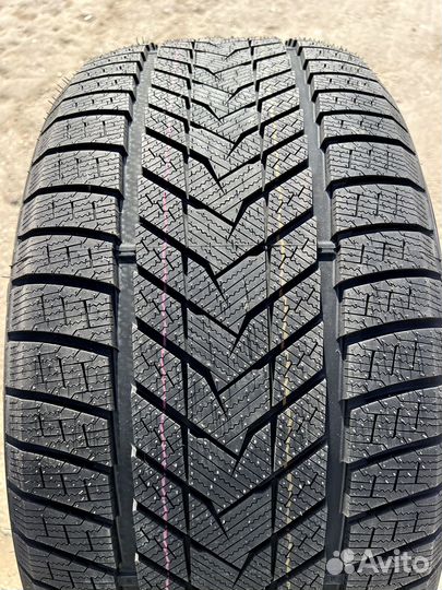 Sonix WinterXPro 999 245/40 R19 122U