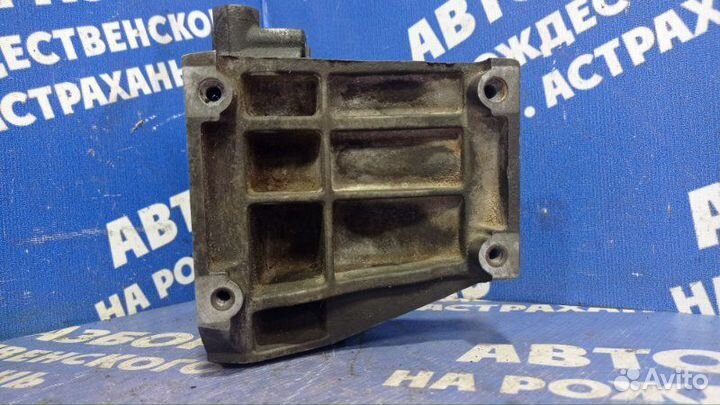 Кронштейн генератора Ford Focus 1 седан split port