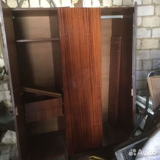 Шкаф 3-х створчатый