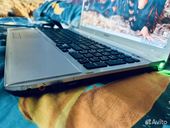 Ноутбук sony vaio i3 для учебы и офиса
