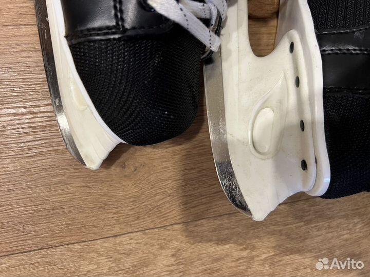 Полупрофессиональные хоккейные коньки