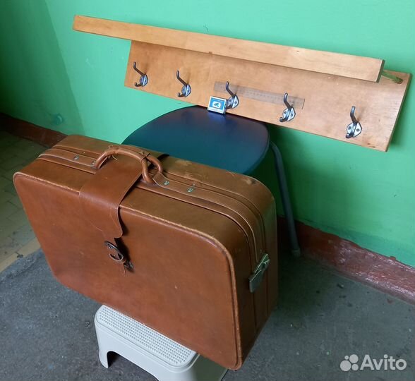 Вешалка в прихожую или баньку и чемодан