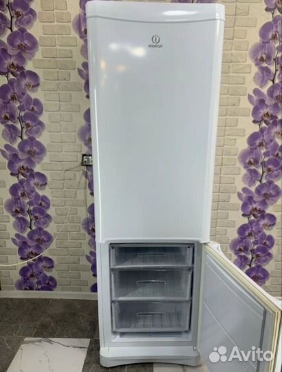 Холодильник indesit