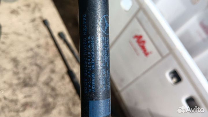 Амортизатор упор капота Mercedes e 212