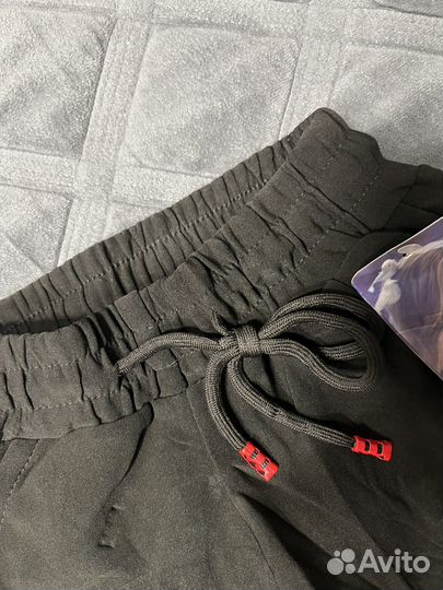 Спортивные штаны со стразами