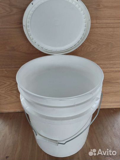 Ведро пластиковое с крышкой 20 литров бу