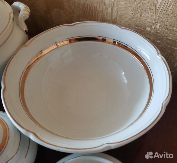 Супница и другие части столового сервиза