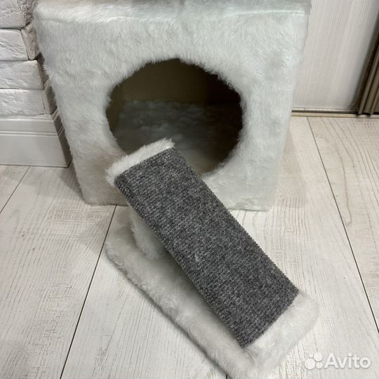 Домик для кошки с когтеточкой (новый)