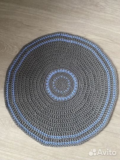 Круглый коврик ручной работы
