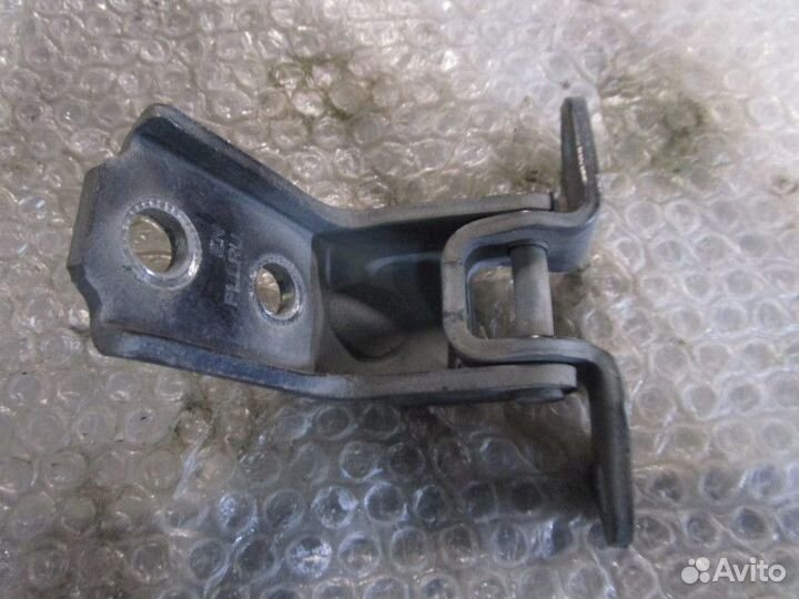 Петля двери передней левой нижняя Hyundai ix55 200