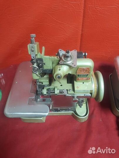 Швейная машинка Оверлок