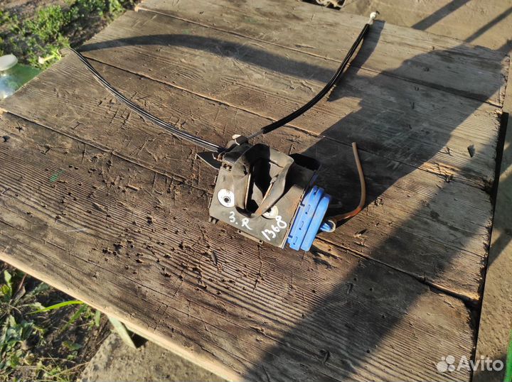 Замок двери задний правый Audi A4 B5