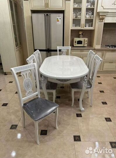 Кухонный стол и стулья комплект