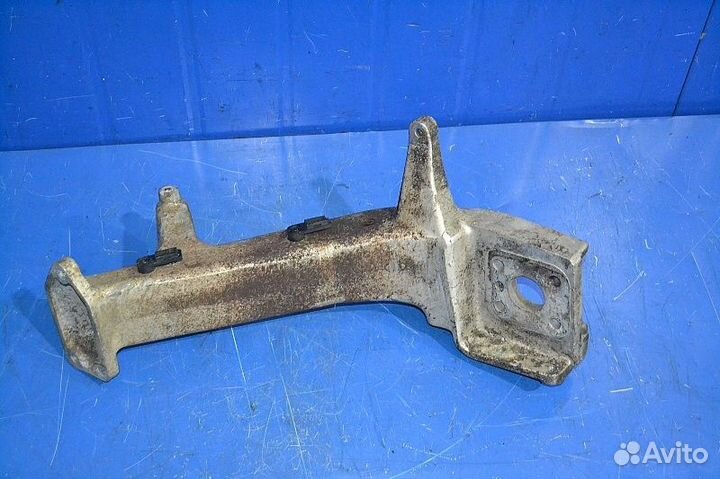 Кронштейн переднего бампера, левый renault trucks