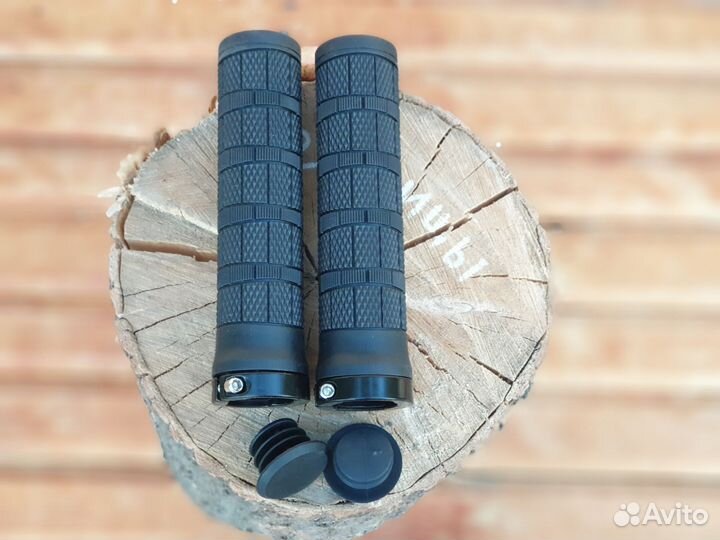 Грипсы для велосипеда с фиксатором и заглушками