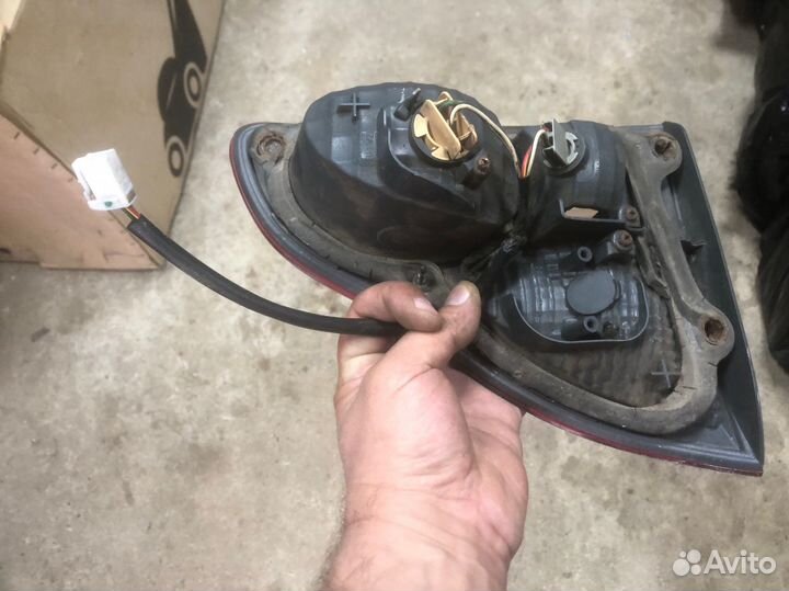 Задняя фара toyota avensis verso