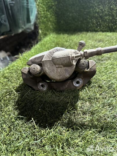 Передний правый тормозной суппорт Ford Fusion