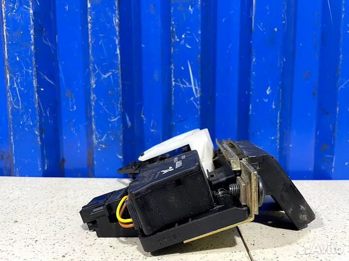 Замок багажника Volvo V70 2 2.5AT 4WD 2000