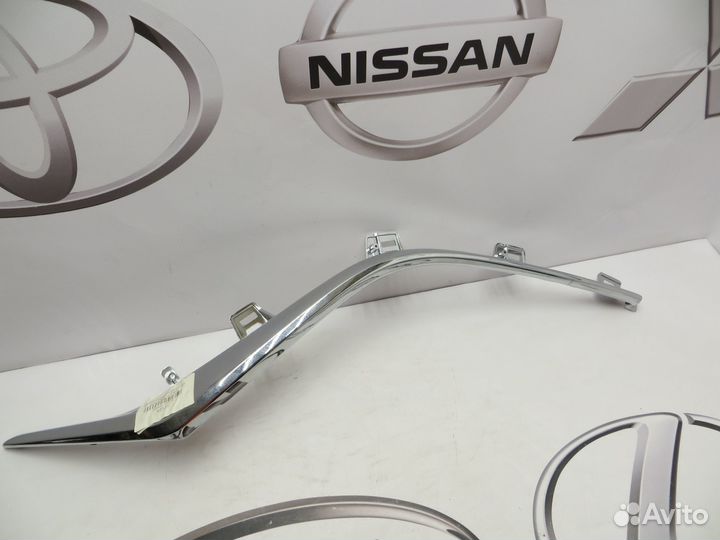 Молдинг решетки радиатора Mazda 3 BM