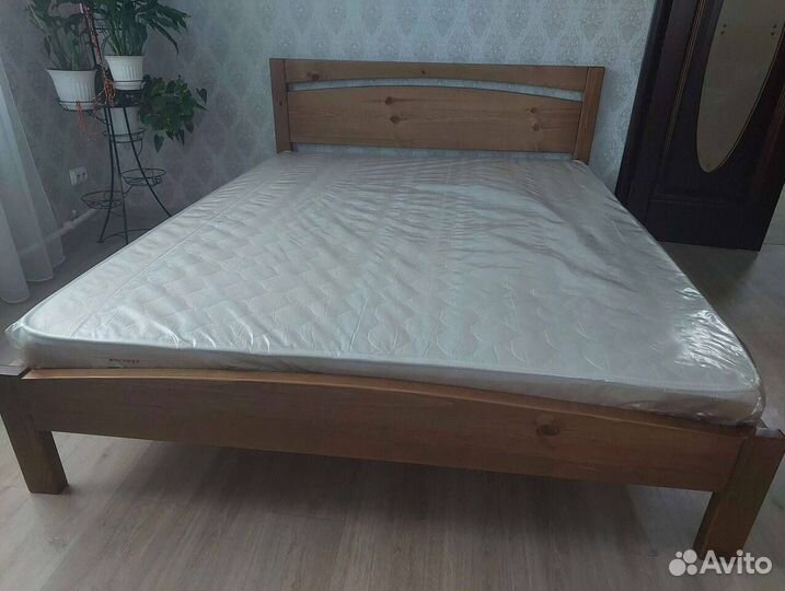 Кровать из массива дуба